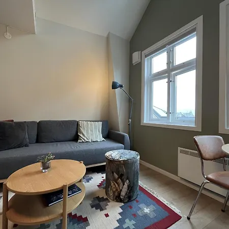 Cosy Close To The Dock In *